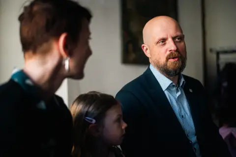 Sestra. Záhada podobizny mladé dívky (25) Sestra. Záhada podobizny mladé dívky (25)