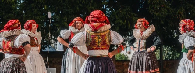 Sukně, rukávce, zástěra… Jak se obléká hanácký kroj?