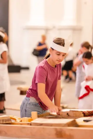 Výstava proměnila muzeum v obří laboratoř lidských dějin (16) Výstava proměnila muzeum v obří laboratoř lidských dějin (16)