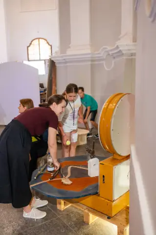 Výstava proměnila muzeum v obří laboratoř lidských dějin (19) Výstava proměnila muzeum v obří laboratoř lidských dějin (19)
