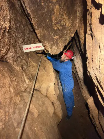 Tři tisíce let pod zemí. Archeologové zkoumají nález z doby bronzové (2)