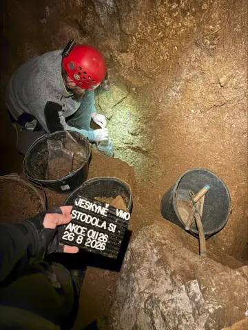 Tři tisíce let pod zemí. Archeologové zkoumají nález z doby bronzové (3)
