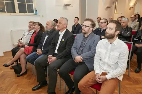 Kriticky ohrožené jevy našich nářečí (2) Kriticky ohrožené jevy našich nářečí (2)