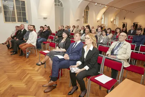 Kriticky ohrožené jevy našich nářečí (4) Kriticky ohrožené jevy našich nářečí (4)