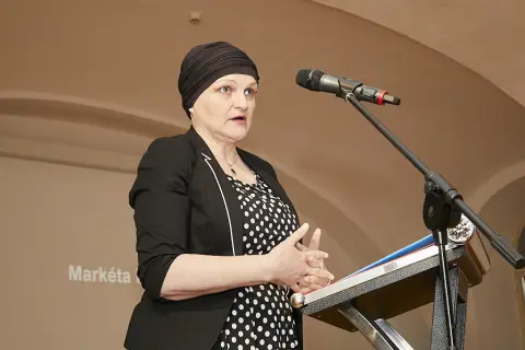 Kriticky ohrožené jevy našich nářečí (8) Kriticky ohrožené jevy našich nářečí (8)