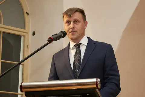 Kriticky ohrožené jevy našich nářečí (9) Kriticky ohrožené jevy našich nářečí (9)