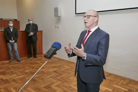 Ze tmy ke světlu (8)