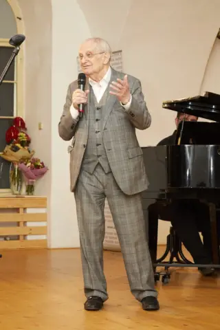 Devadesátka! No a co? (44) Devadesátka! No a co? (44)
