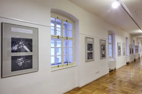 Myšlenky skryté oponou (10)