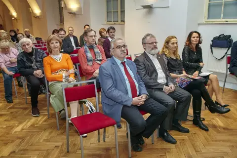 Hedvábná cesta (15)