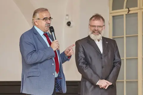 Hedvábná cesta (25)