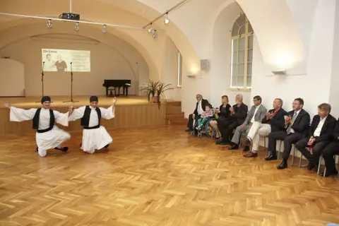 Držme spolu (12) Držme spolu (12)