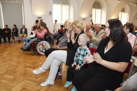 Držme spolu (15) Držme spolu (15)