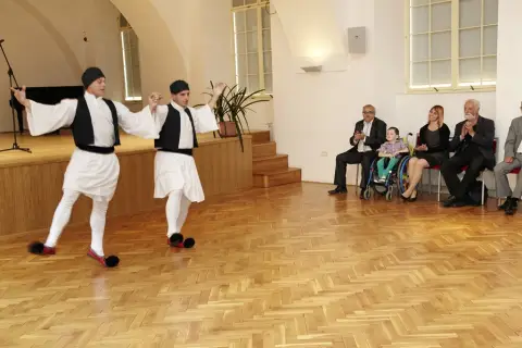 Držme spolu (16) Držme spolu (16)