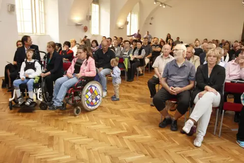 Držme spolu (19) Držme spolu (19)