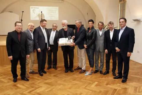 Držme spolu (25) Držme spolu (25)