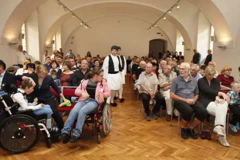 Držme spolu (4) Držme spolu (4)