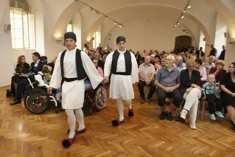 Držme spolu (5) Držme spolu (5)