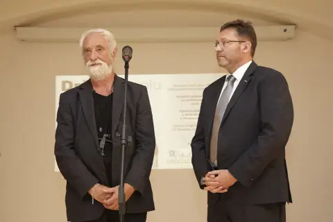 Držme spolu (53) Držme spolu (53)