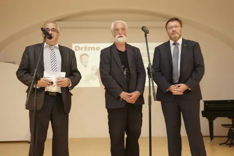 Držme spolu (55) Držme spolu (55)