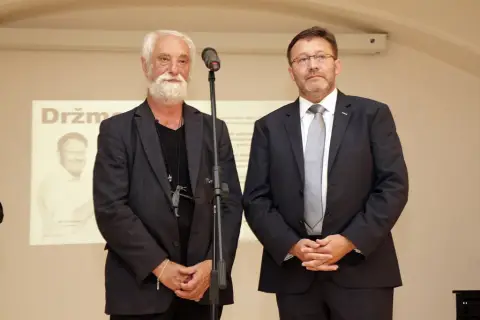 Držme spolu (56) Držme spolu (56)