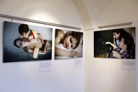 Držme spolu (64) Držme spolu (64)