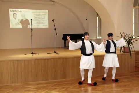 Držme spolu (7) Držme spolu (7)