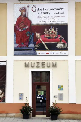 České korunovační klenoty ... na dosah / Doba Karla IV. na Olomoucku (130)