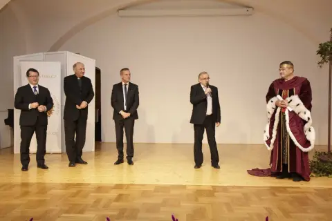 České korunovační klenoty ... na dosah / Doba Karla IV. na Olomoucku (26)