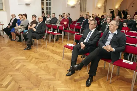 České korunovační klenoty ... na dosah / Doba Karla IV. na Olomoucku (5)