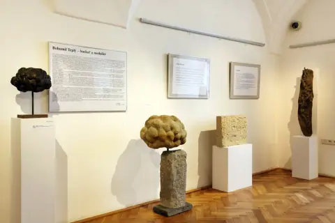 Kov a kámen (10) Kov a kámen (10)