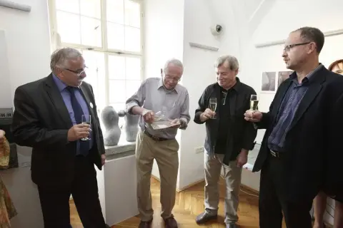 Kov a kámen (36) Kov a kámen (36)