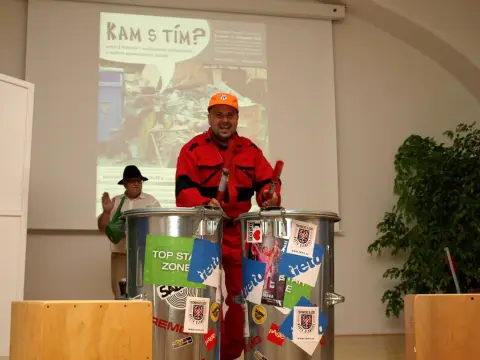 Kam s tím? (40)