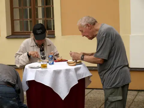 Kam s tím? (48)