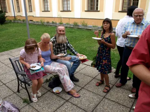 Kam s tím? (50)