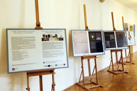 Vzpomínka na Holokaust žije (3)