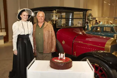 Dědeček automobil (84)
