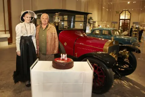 Dědeček automobil (85)