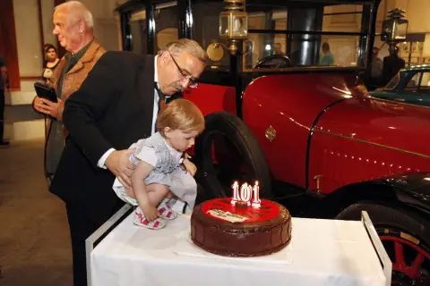 Dědeček automobil (87)