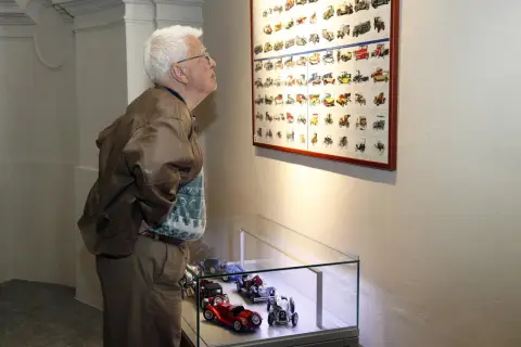 Dědeček automobil (97)