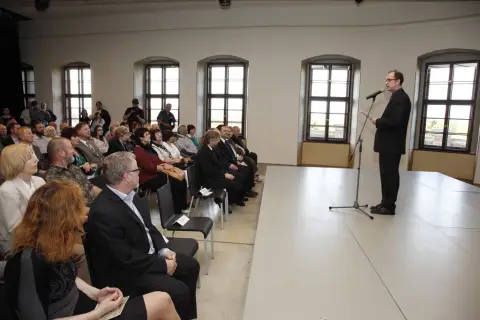 Mezi Východem a Západem / Svatí Cyril a Metoděj v kultuře českých zemí (23) Mezi Východem a Západem / Svatí Cyril a Metoděj v kultuře českých zemí (23)