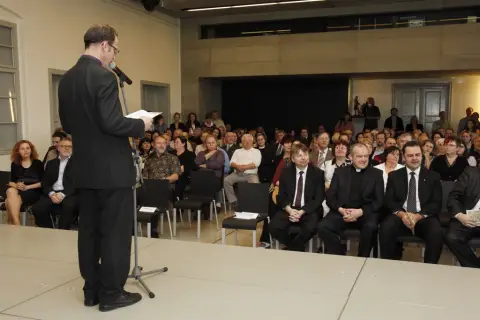 Mezi Východem a Západem / Svatí Cyril a Metoděj v kultuře českých zemí (25) Mezi Východem a Západem / Svatí Cyril a Metoděj v kultuře českých zemí (25)