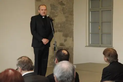 Mezi Východem a Západem / Svatí Cyril a Metoděj v kultuře českých zemí (35) Mezi Východem a Západem / Svatí Cyril a Metoděj v kultuře českých zemí (35)