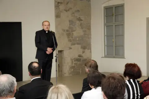 Mezi Východem a Západem / Svatí Cyril a Metoděj v kultuře českých zemí (36) Mezi Východem a Západem / Svatí Cyril a Metoděj v kultuře českých zemí (36)