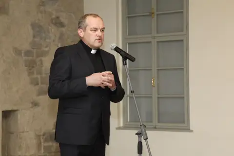 Mezi Východem a Západem / Svatí Cyril a Metoděj v kultuře českých zemí (38) Mezi Východem a Západem / Svatí Cyril a Metoděj v kultuře českých zemí (38)