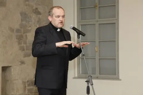 Mezi Východem a Západem / Svatí Cyril a Metoděj v kultuře českých zemí (39) Mezi Východem a Západem / Svatí Cyril a Metoděj v kultuře českých zemí (39)