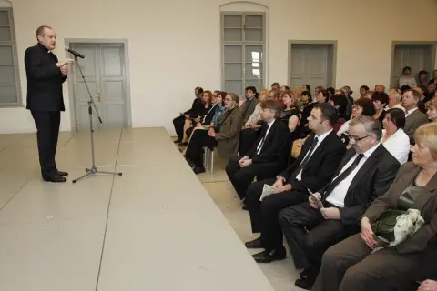 Mezi Východem a Západem / Svatí Cyril a Metoděj v kultuře českých zemí (40) Mezi Východem a Západem / Svatí Cyril a Metoděj v kultuře českých zemí (40)