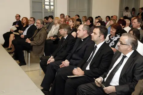 Mezi Východem a Západem / Svatí Cyril a Metoděj v kultuře českých zemí (47) Mezi Východem a Západem / Svatí Cyril a Metoděj v kultuře českých zemí (47)