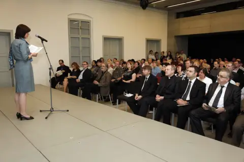Mezi Východem a Západem / Svatí Cyril a Metoděj v kultuře českých zemí (48) Mezi Východem a Západem / Svatí Cyril a Metoděj v kultuře českých zemí (48)