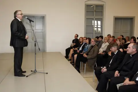 Mezi Východem a Západem / Svatí Cyril a Metoděj v kultuře českých zemí (50) Mezi Východem a Západem / Svatí Cyril a Metoděj v kultuře českých zemí (50)